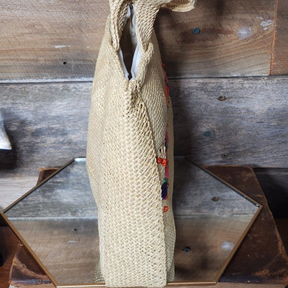 Bermuda Beauty Craft Rafia Embellished Handbag - Picture 7 of 9